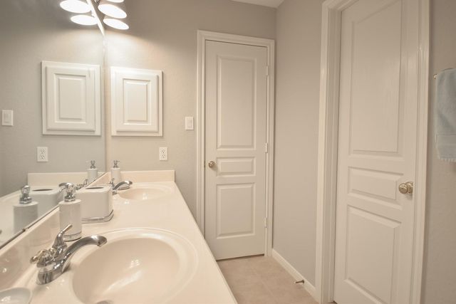 7 E Shale Creek Circle, The Woodlands, TX 77382