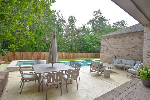 7 E Shale Creek Circle, The Woodlands, TX 77382