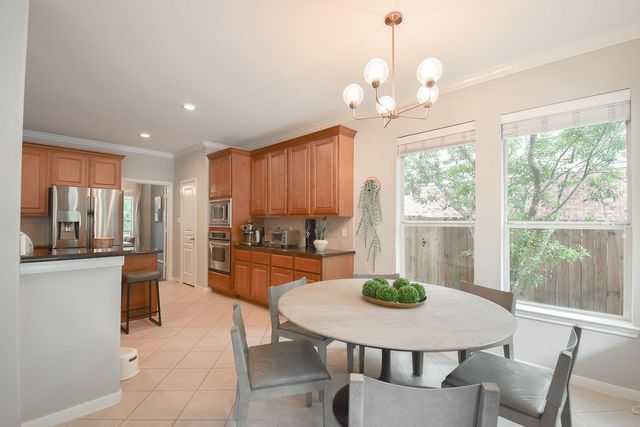7 E Shale Creek Circle, The Woodlands, TX 77382