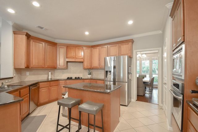 7 E Shale Creek Circle, The Woodlands, TX 77382