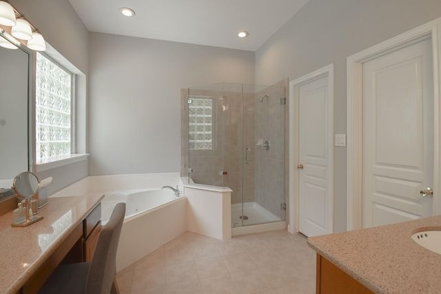 7 E Shale Creek Circle, The Woodlands, TX 77382