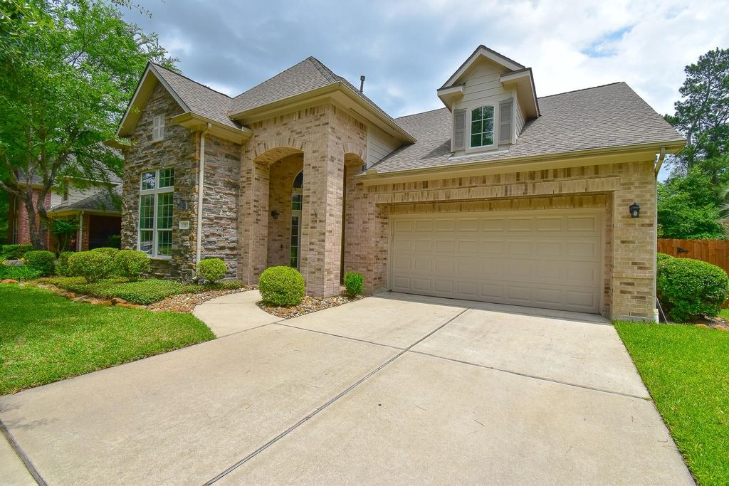 7 E Shale Creek Circle, The Woodlands, TX 77382