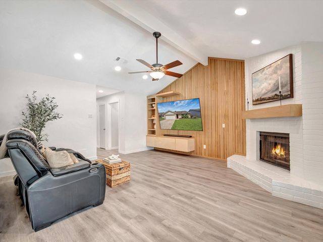 109 Country Lane, League City, TX 77573