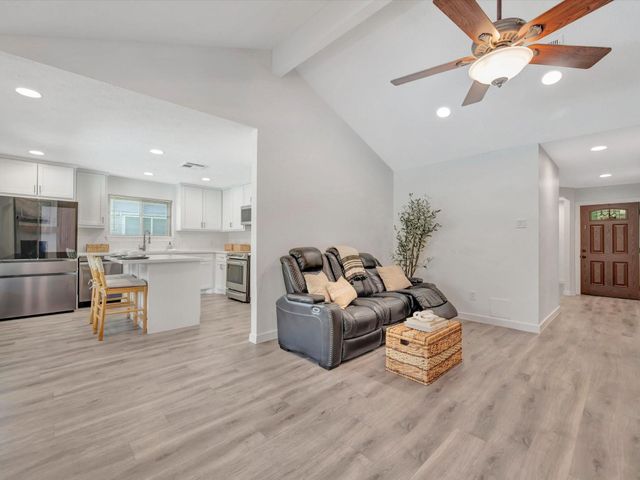 109 Country Lane, League City, TX 77573