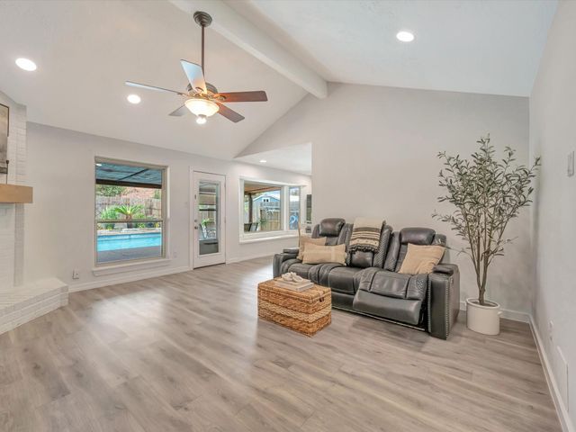 109 Country Lane, League City, TX 77573