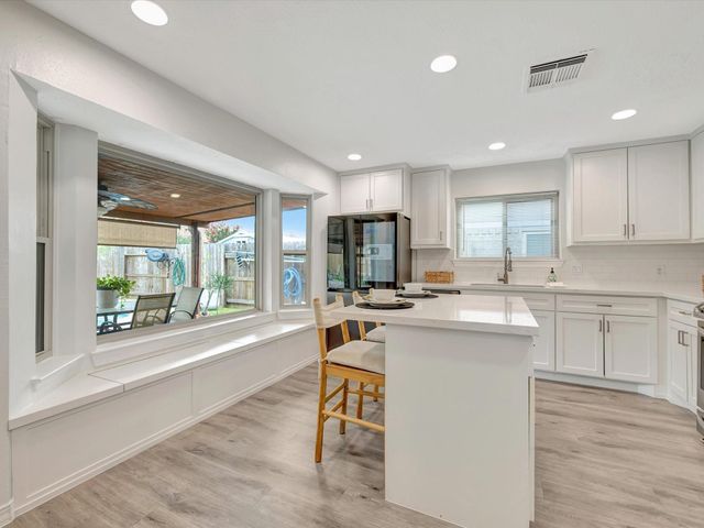 109 Country Lane, League City, TX 77573