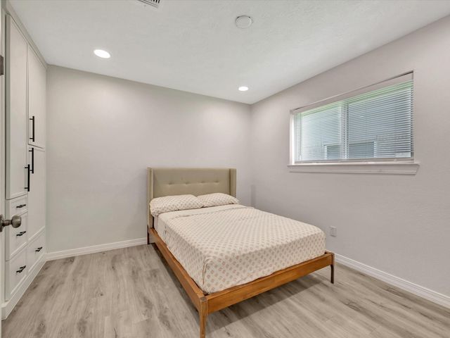 109 Country Lane, League City, TX 77573