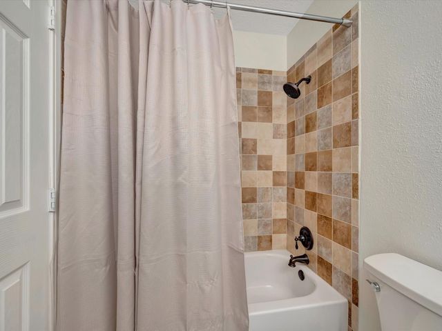 109 Country Lane, League City, TX 77573