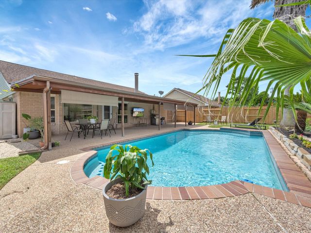 109 Country Lane, League City, TX 77573
