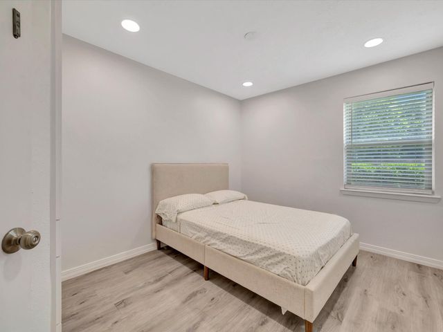 109 Country Lane, League City, TX 77573
