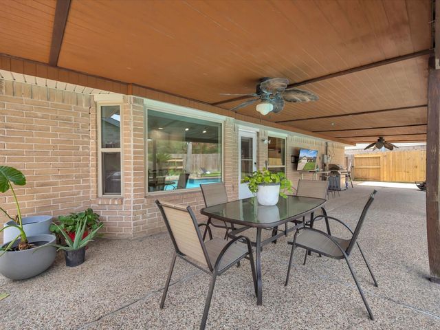 109 Country Lane, League City, TX 77573