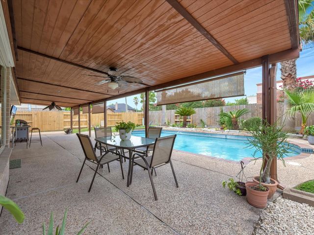 109 Country Lane, League City, TX 77573