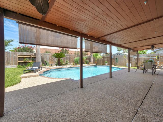 109 Country Lane, League City, TX 77573