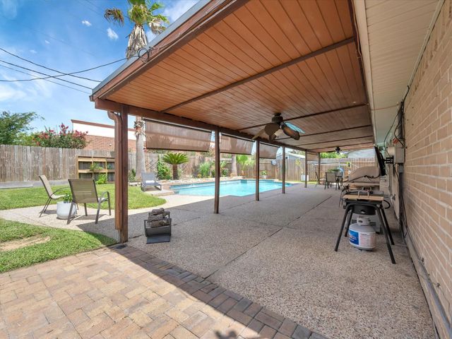 109 Country Lane, League City, TX 77573