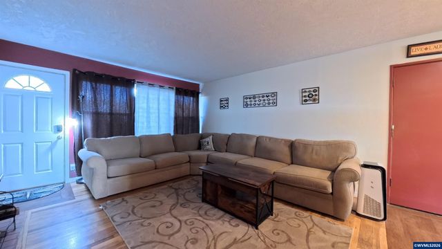 908 Browning Av S, Salem, OR 97302