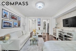 310 E 49th St Apt 1E, New York City, NY 10017