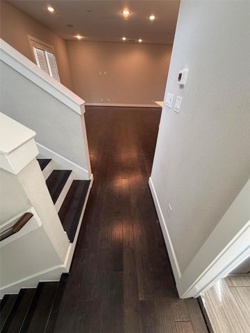 10806 Warwana Road A, Houston, TX 77043