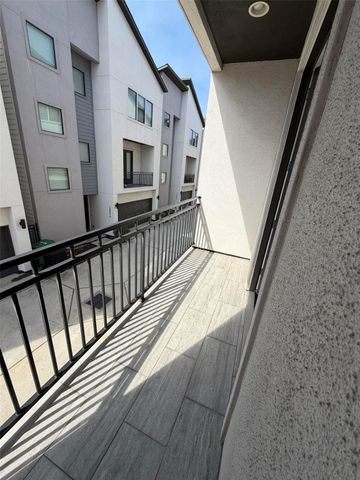 10806 Warwana Road A, Houston, TX 77043