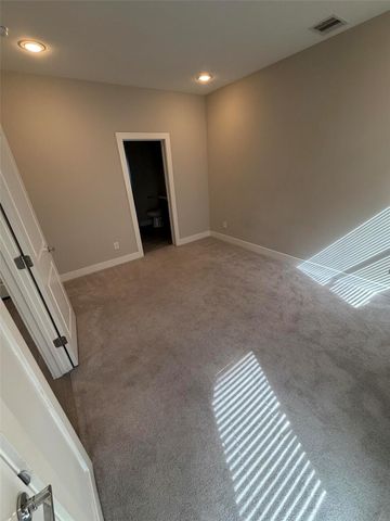 10806 Warwana Road A, Houston, TX 77043