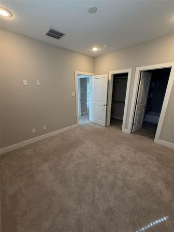 10806 Warwana Road A, Houston, TX 77043