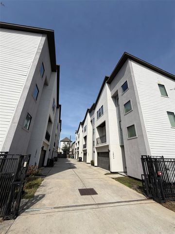 10806 Warwana Road A, Houston, TX 77043