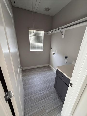 10806 Warwana Road A, Houston, TX 77043