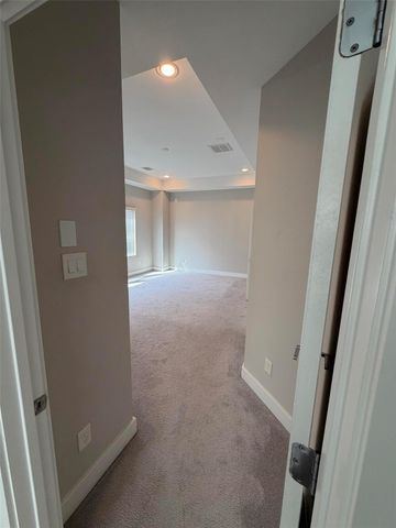 10806 Warwana Road A, Houston, TX 77043