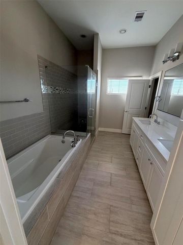 10806 Warwana Road A, Houston, TX 77043