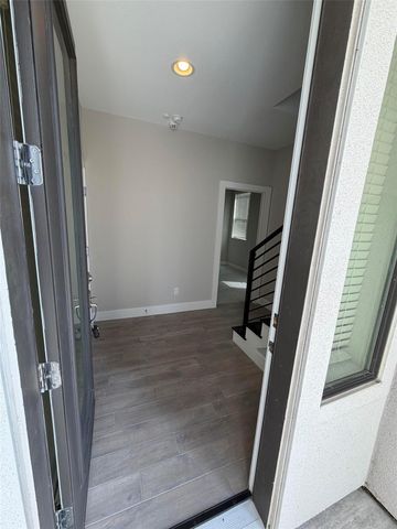 10806 Warwana Road A, Houston, TX 77043