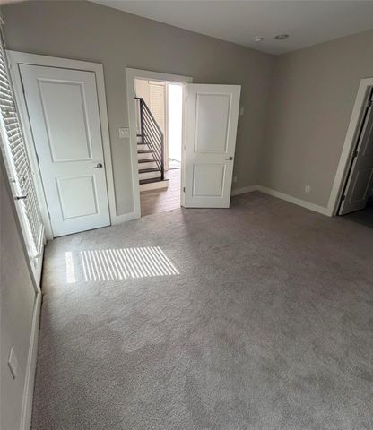 10806 Warwana Road A, Houston, TX 77043