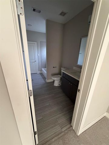 10806 Warwana Road A, Houston, TX 77043