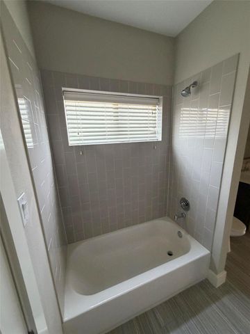 10806 Warwana Road A, Houston, TX 77043