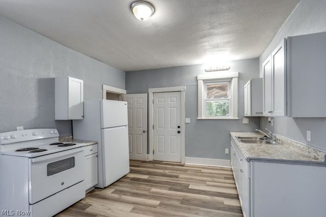 327 Schrock Place SW, Massillon, OH 44647
