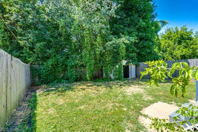 327 Schrock Place SW, Massillon, OH 44647