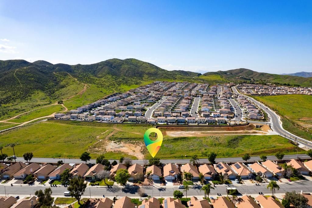 Image 15 of property listing at 27321 Prominence Rd, Menifee, CA 92586