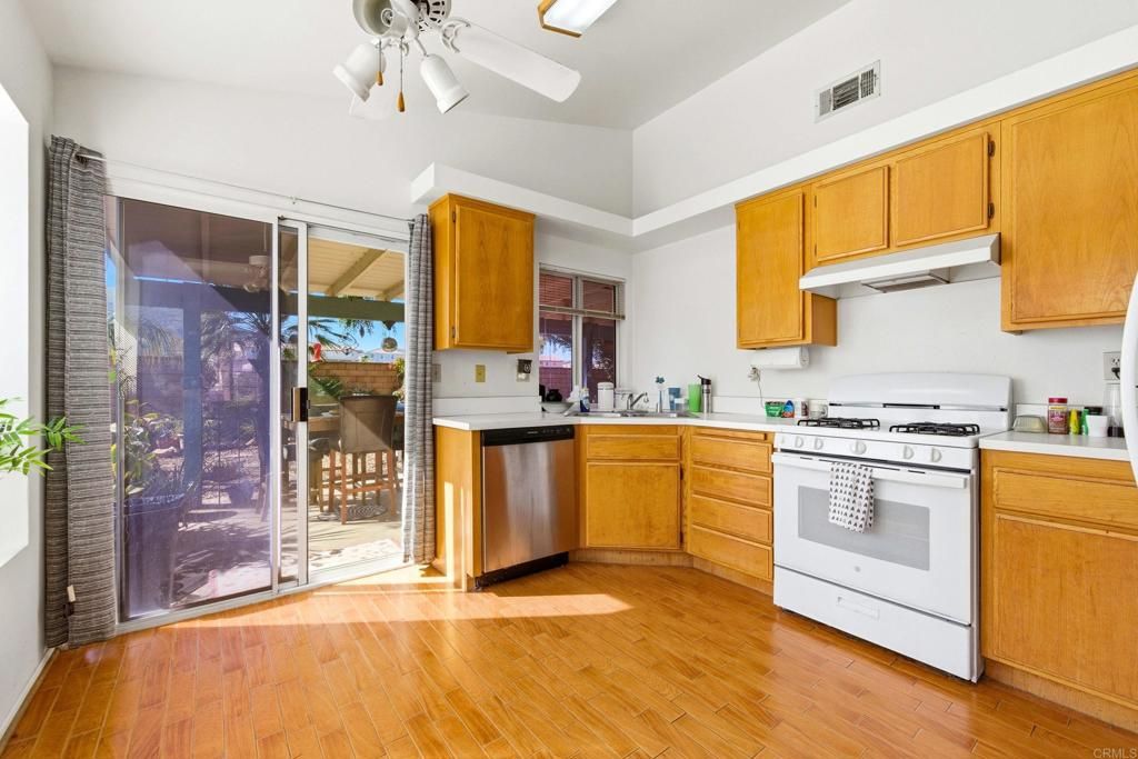 Image 7 of property listing at 27321 Prominence Rd, Menifee, CA 92586