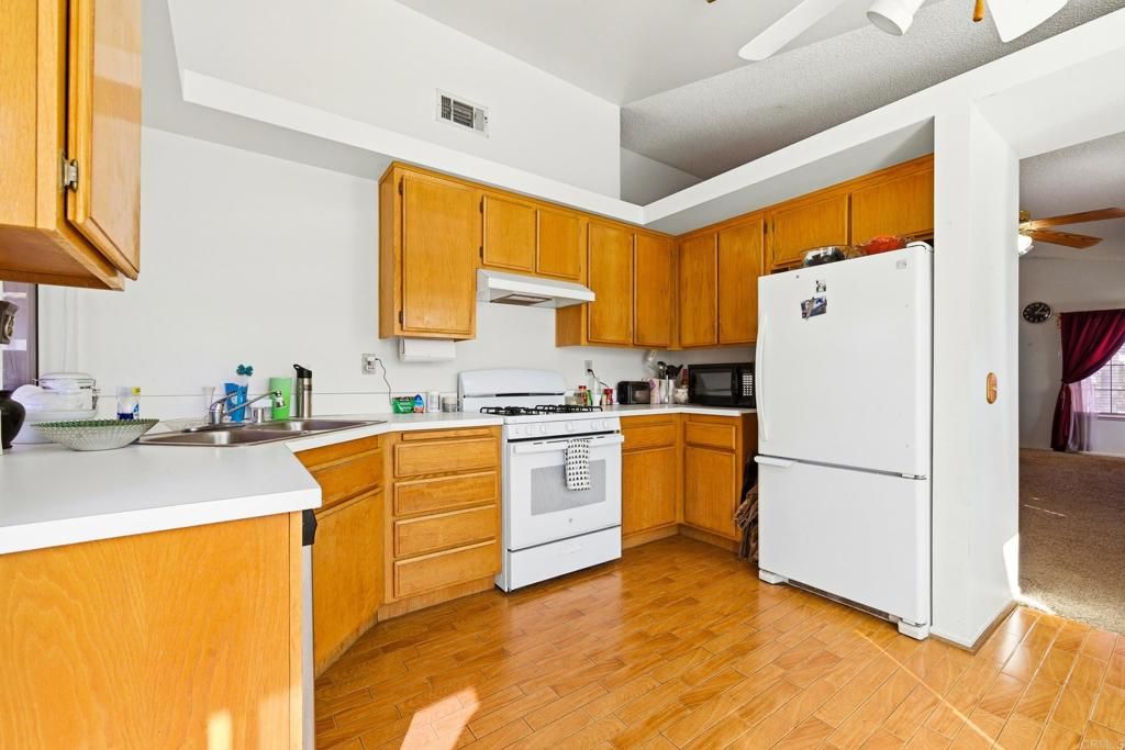 Image 8 of property listing at 27321 Prominence Rd, Menifee, CA 92586