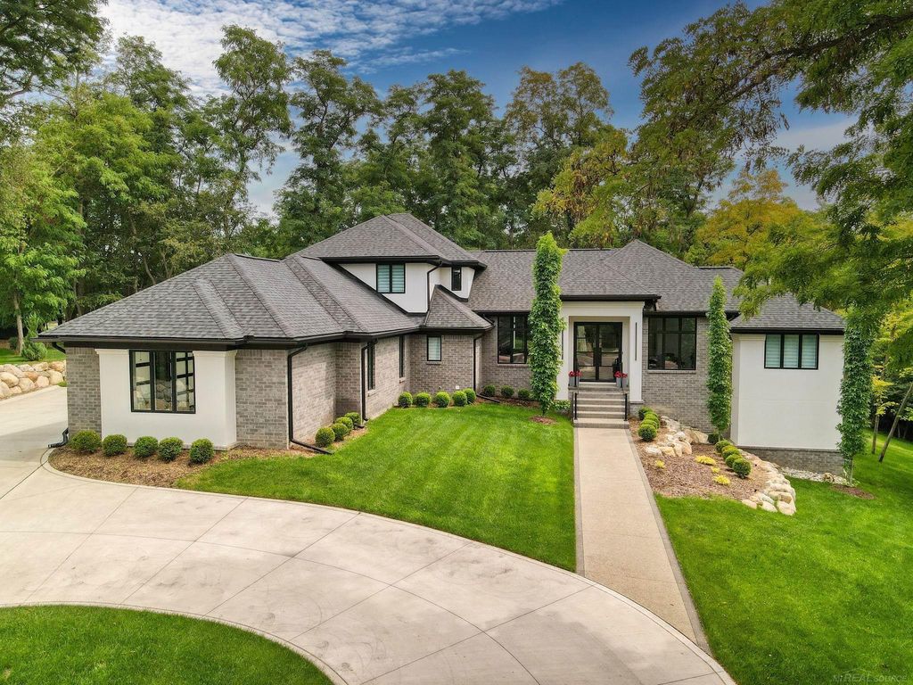 521 Iroquois Court, Oxford Twp, MI 48371