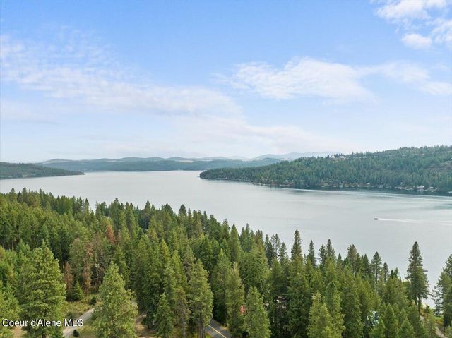 8775 W Rockford Bay Rd, Coeur d'Alene, ID 83814 property photo