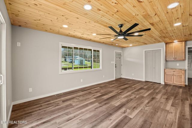 999 Smith Hall Rd, Jamestown, TN 38556