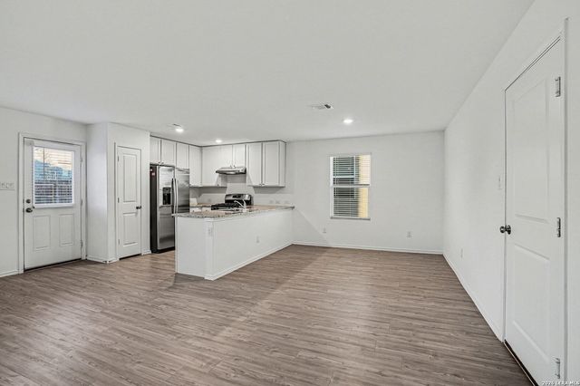 5459 Daphne Path, San Antonio, TX 78253