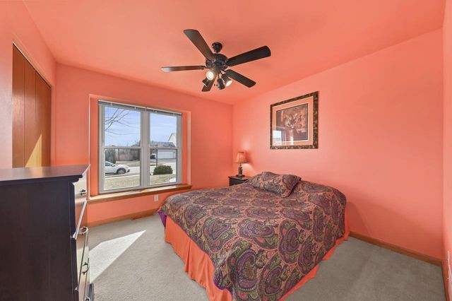 4024 Stillwater CIRCLE, Waukesha, WI 53189