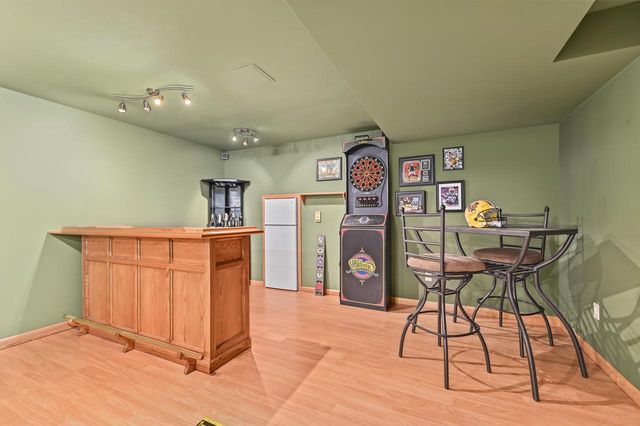 4024 Stillwater CIRCLE, Waukesha, WI 53189