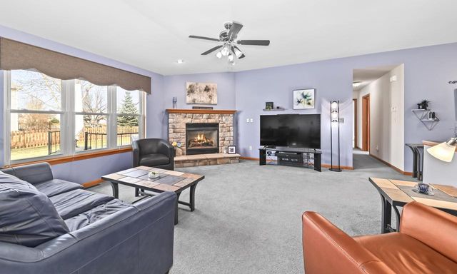 4024 Stillwater CIRCLE, Waukesha, WI 53189