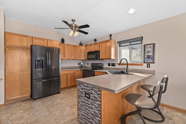 4024 Stillwater CIRCLE, Waukesha, WI 53189
