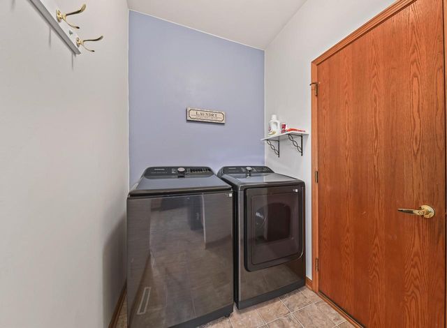 4024 Stillwater CIRCLE, Waukesha, WI 53189