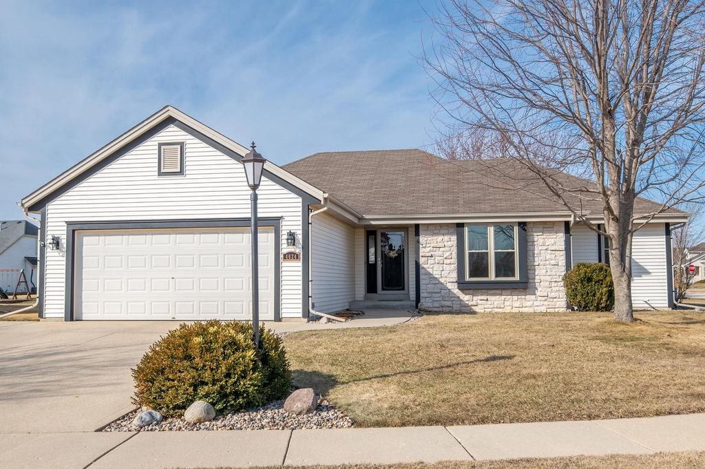 4024 Stillwater CIRCLE, Waukesha, WI 53189