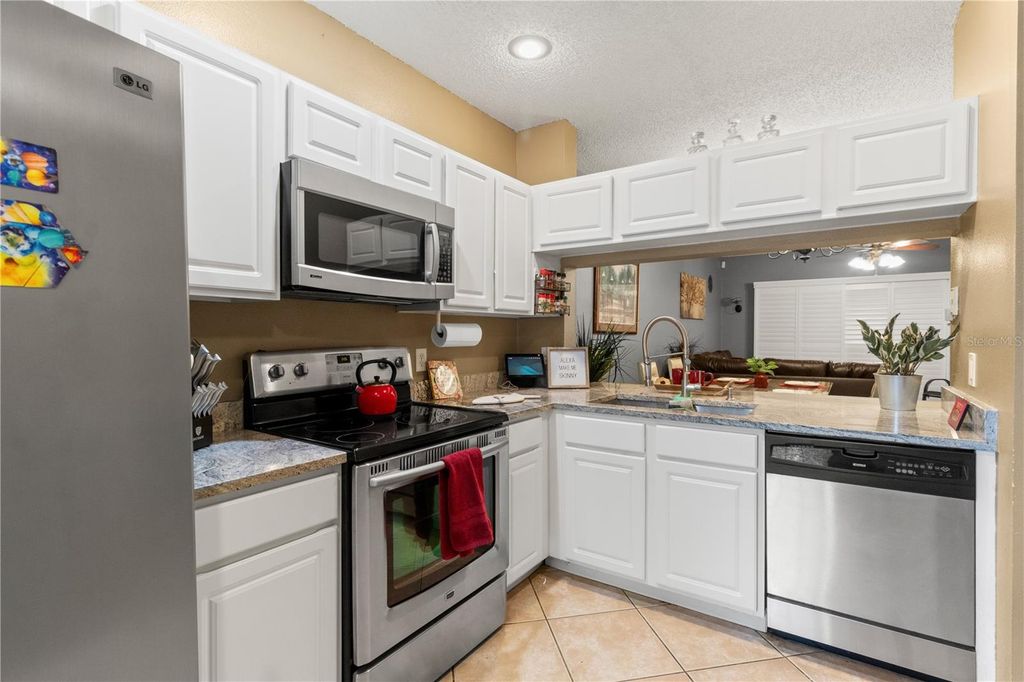 Image 4 of property listing at 8635 HUNTERS KEY CIRCLE, Tampa, FL 33647