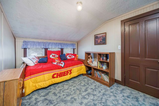 343 S Pine St, Howard, KS 67349