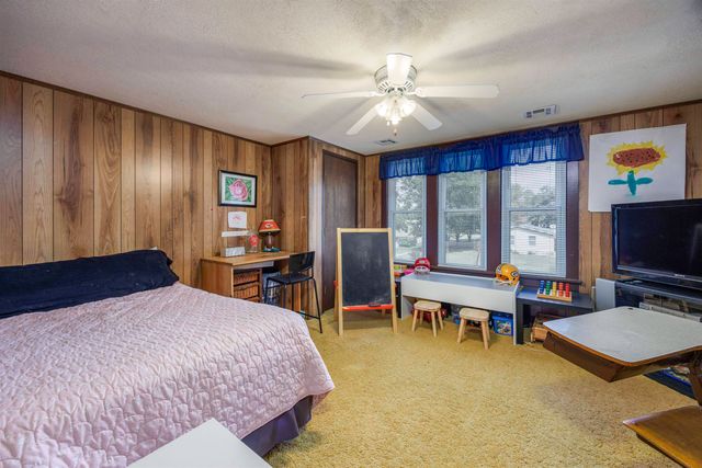 343 S Pine St, Howard, KS 67349